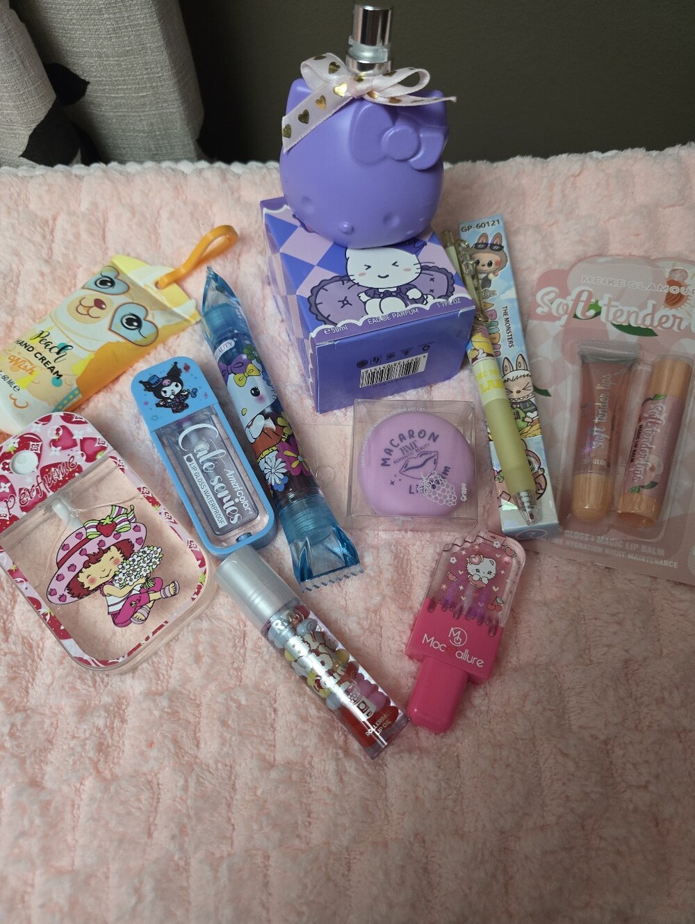 NIB Girl's Gift Set - Ages 4+.  Lip Gliss, Lition, Perfume, Sanitizer, Pen Etc..